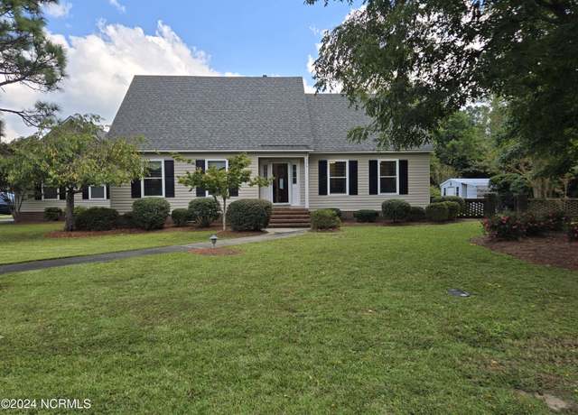 Property at 306 Pecan Ln, Laurinburg, NC 28352, 3 beds, 2 baths