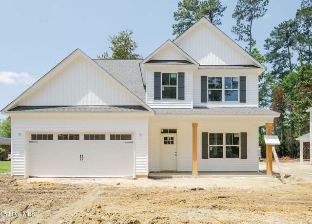 Property at 105 N Lloyd Street St, Burgaw, NC 28425, 4 beds, 3.5 baths