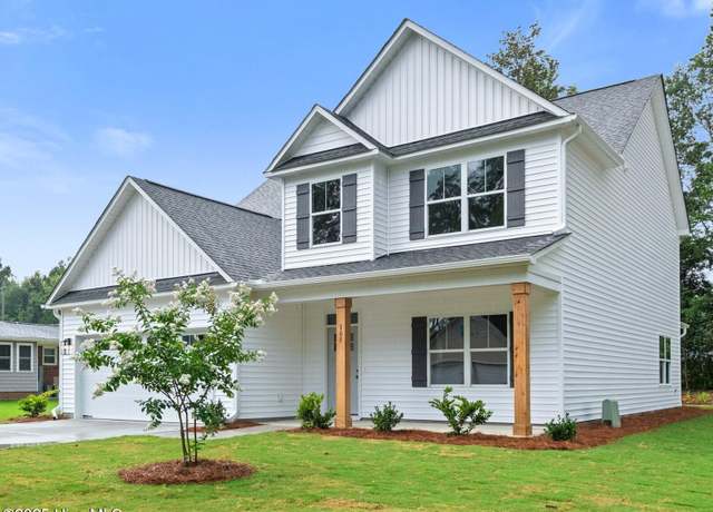 Property at 105 N Lloyd Street St, Burgaw, NC 28425, 4 beds, 3.5 baths