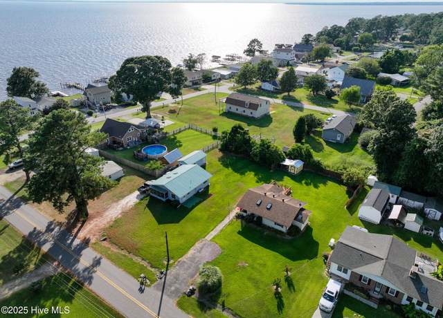 Property at 305 Beachview Dr, Edenton, NC 27932, 3 beds, 1 bath