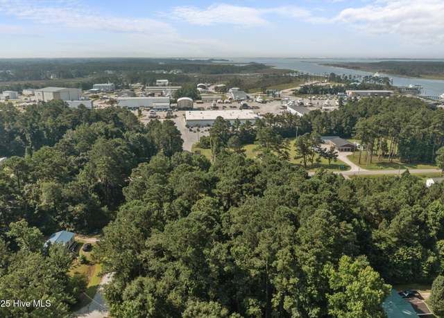 Property at 105 Seahorse Dr, Beaufort, NC 28516