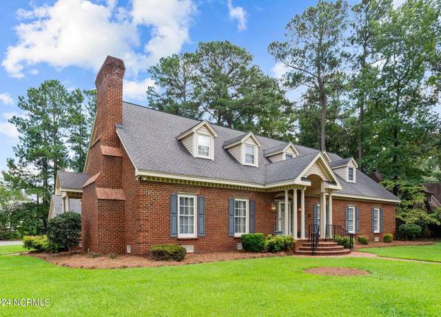 Property at 401 Queen Annes Rd, Greenville, NC 27858, 3 beds, 2.5 baths