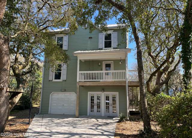 Property at 109 Sea Urchin Ct, Surf City, NC 28445, 4 beds, 3 baths