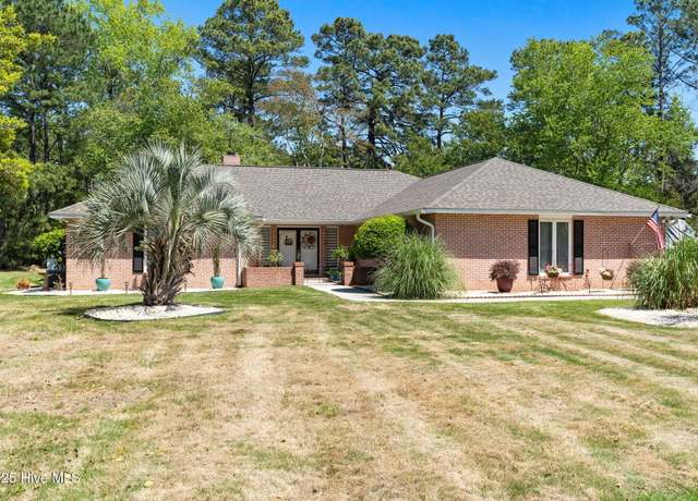 Property at 40 Fairway Dr, Shallotte, NC 28470, 3 beds, 3.5 baths