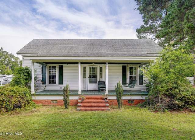 Property at 309 E Main St, Magnolia, NC 28453, 3 beds, 2 baths