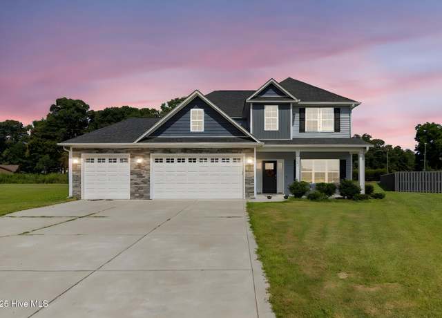 Property at 2301 Northway Ct, Hope Mills, NC 28348, 5 beds, 3.5 baths