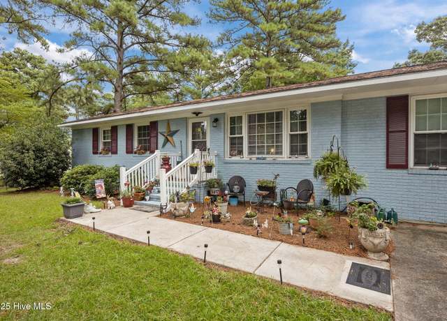 Property at 1410 Red Robin Ln, New Bern, NC 28562, 3 beds, 2 baths