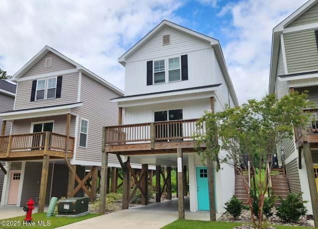 Property at 2712 Tulip St, Belville, NC 28451, 3 beds, 2.5 baths