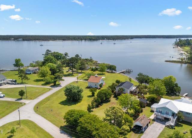 Property at 1005 Paradise Dr, Havelock, NC 28532, 3 beds, 2 baths
