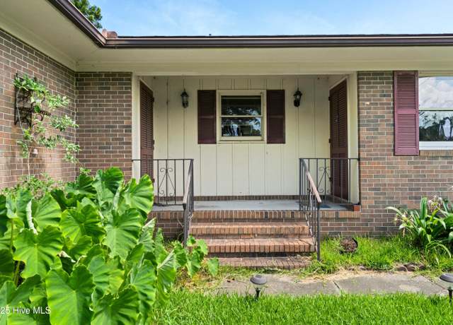 Property at 112 Whitman Ave, Castle Hayne, NC 28429, 3 beds, 1.5 baths