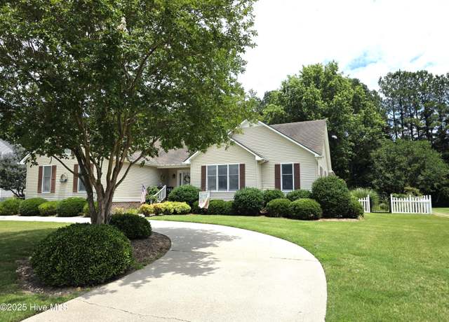 Property at 118 Golf Club Dr, Elizabeth City, NC 27909, 3 beds, 2.5 baths