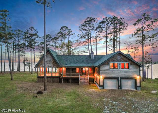 Property at 885 Waterview Dr, New Bern, NC 28560, 3 beds, 2.5 baths