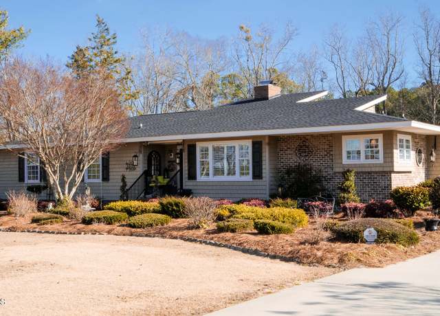 Property at 1404 Spivey Rd, Whiteville, NC 28472, 3 beds, 2.5 baths
