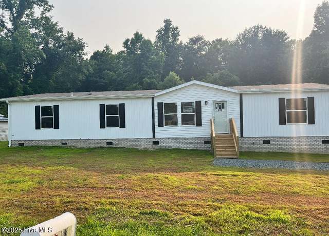 Property at 826 Herrings Chapel Rd, Burgaw, NC 28425, 3 beds, 2 baths
