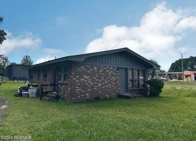 Property at 213 W Burkhead St, Whiteville, NC 28472, 3 beds, 1 bath