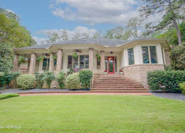 Property at 33 Pinewild Dr, Pinehurst, NC 28374, 3 beds, 3.5 baths