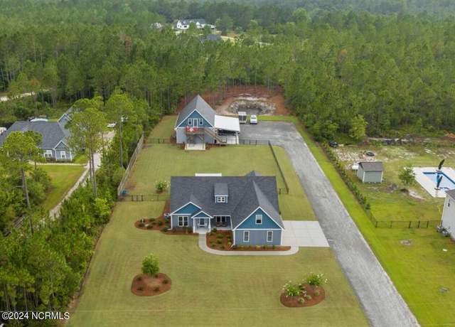 Property at 2463 Hoover Rd, Hampstead, NC 28443, 3 beds, 2.5 baths