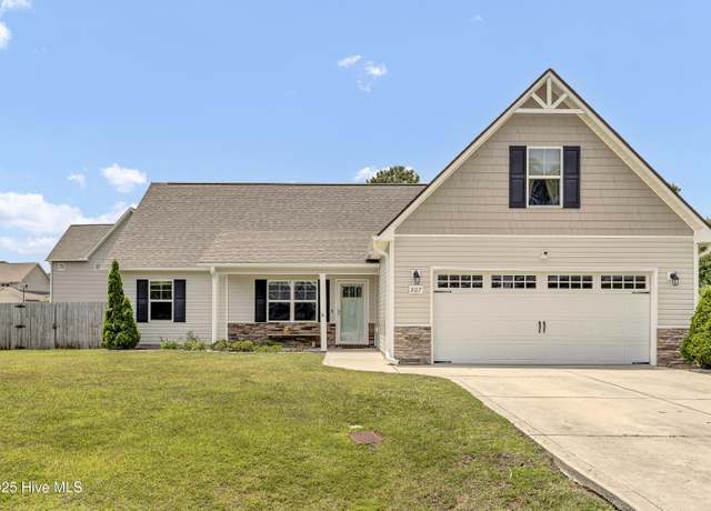 Property at 207 Misty Cove Ct, Sneads Ferry, NC 28460, 3 beds, 2 baths