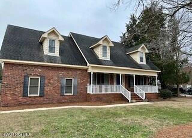 Property at 3301 Kirby Smith Dr, Wilmington, NC 28409, 4 beds, 3.5 baths