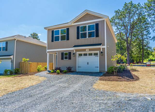 Property at 780 W Illinois Ave, Southern Pines, NC 28387, 3 beds, 2.5 baths