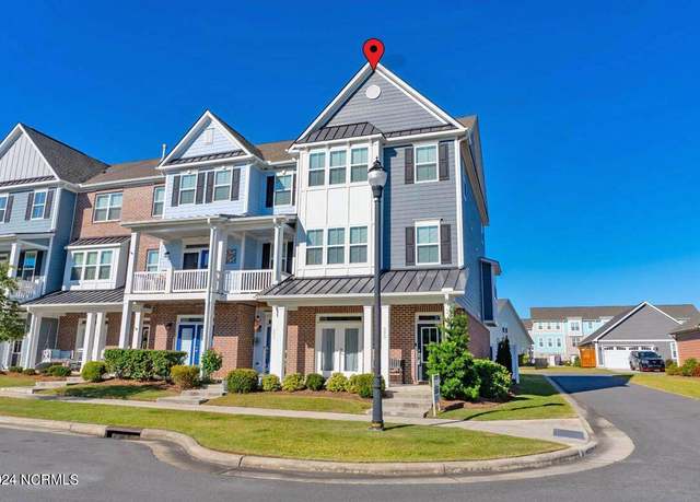 Property at 223 Shearwater Ln, Beaufort, NC 28516, 4 beds, 3.5 baths