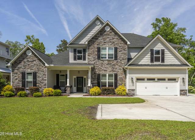 Property at 1035 Grandview Dr, Hampstead, NC 28443, 4 beds, 3.5 baths