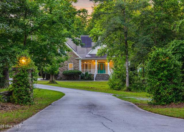 Property at 104 Coots Trl, Hampstead, NC 28443, 3 beds, 2.5 baths