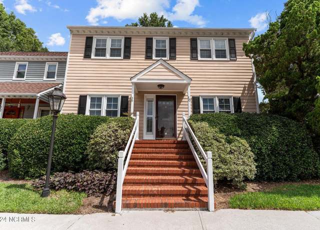 Property at 10 Saint Marys Pl, Wilmington, NC 28403, 3 beds, 2.5 baths