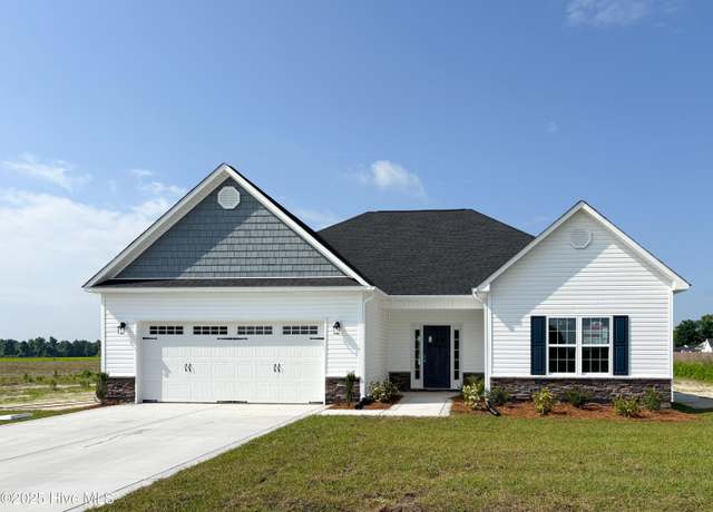 Property at 504 E Black Water Ln, Maysville, NC 28555, 3 beds, 2 baths
