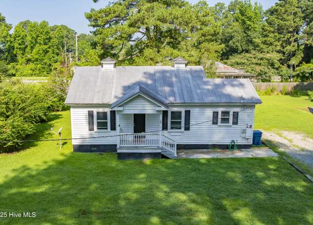 Property at 108 S Third St, Bayboro, NC 28515, 2 beds, 1 bath