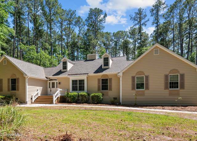 Property at 600 Pamlico River Dr, Washington, NC 27889, 3 beds, 3.5 baths