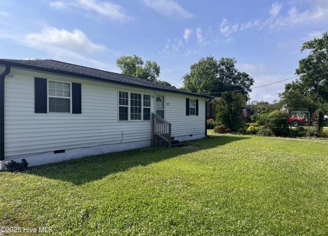 Property at 527 Chicora St, Grimesland, NC 27837, 3 beds, 1 bath