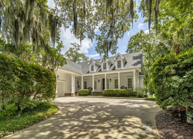 Property at 1053 Club Ct, Belville, NC 28451, 4 beds, 3 baths