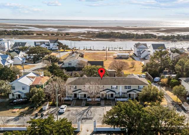 Property at 1312 Ann St #3, Beaufort, NC 28516, 2 beds, 1.5 baths