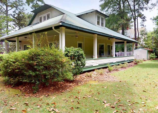 Property at 305 E New Hampshire Ave, Southern Pines, NC 28387, 3 beds, 2 baths