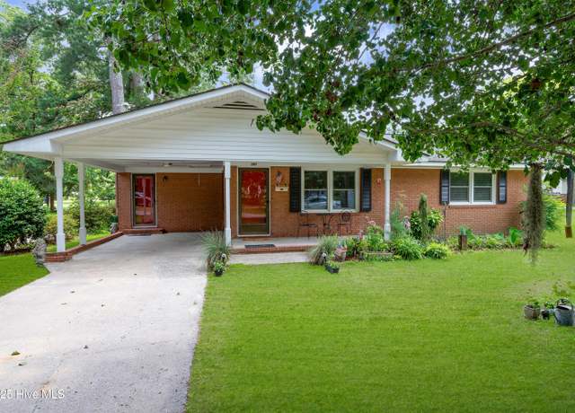 Property at 207 College Ave, Washington, NC 27889, 3 beds, 1.5 baths