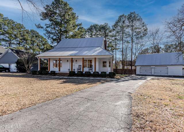 Property at 103 Pecan Ln, Richlands, NC 28574, 3 beds, 2.5 baths