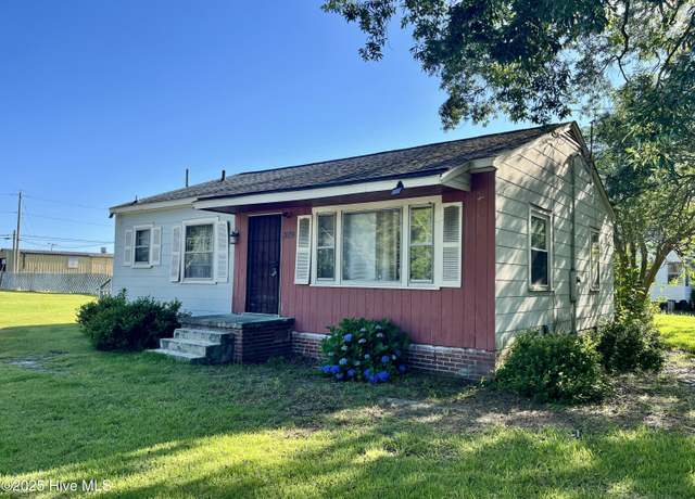 Property at 309 N Sylvan Dr, Greenville, NC 27834, 3 beds, 1 bath