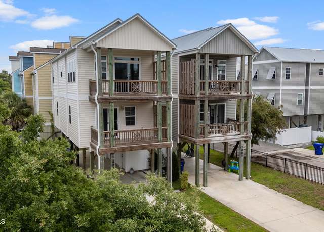 Property at 208a Bridgeview Ct, Surf City, NC 28445, 3 beds, 3 baths