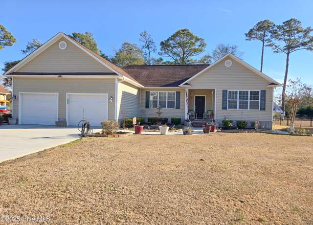 Property at 215 Oak Grove Cir, Hubert, NC 28539, 3 beds, 2.5 baths