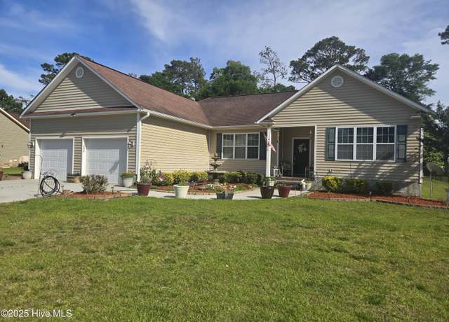 Property at 215 Oak Grove Cir, Hubert, NC 28539, 3 beds, 2.5 baths