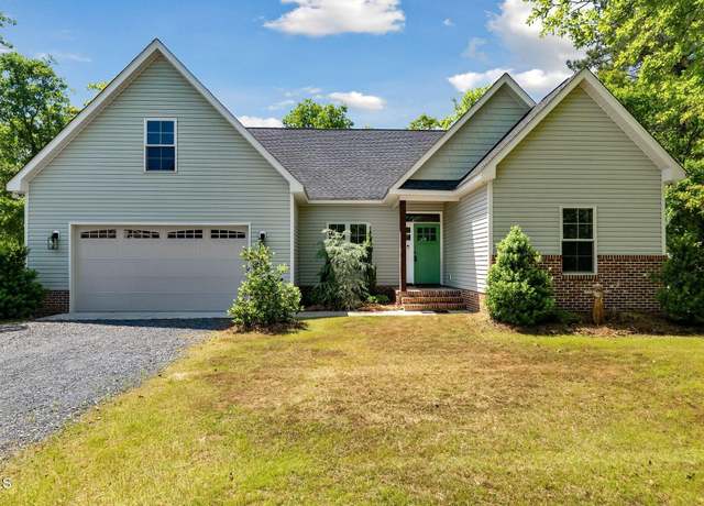 Property at 300 Diamondhead Dr S, Pinehurst, NC 28374, 4 beds, 3 baths