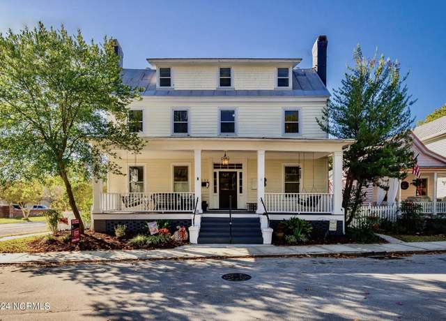Property at 501 New St, New Bern, NC 28560, 4 beds, 4.5 baths