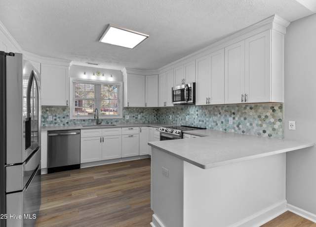 Property at 6148 Sugar Pine Dr, Wilmington, NC 28412, 3 beds, 2.5 baths
