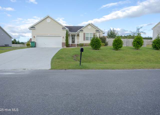 Property at 405 Sundown Ct, Hubert, NC 28539, 3 beds, 2 baths