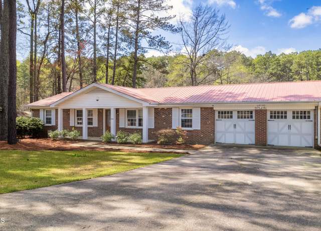 Property at 144 Boiling Springs Cir, Southern Pines, NC 28387, 3 beds, 2 baths