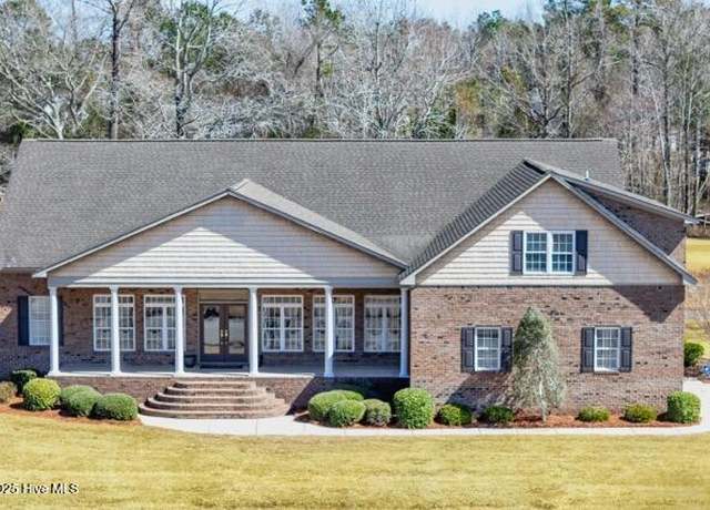 Property at 906 Taberna Cir, New Bern, NC 28562, 4 beds, 3.5 baths