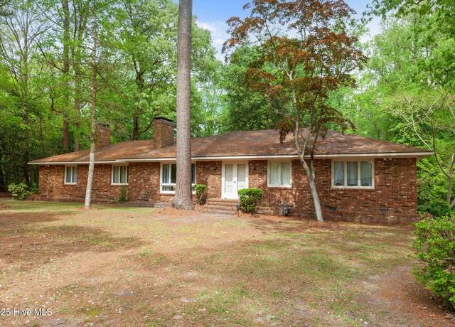 Property at 2204 Stallings Dr, Kinston, NC 28504, 4 beds, 2 baths