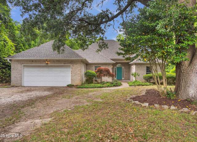 Property at 707 Brown Pelican Ln, Hampstead, NC 28443, 3 beds, 2 baths