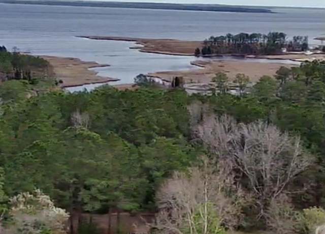Property at 996 Pamlico St, Belhaven, NC 27810, 3 beds, 2 baths
